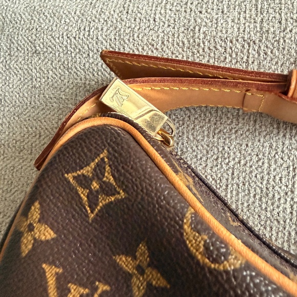 LOUIS VUITTON CROISSANT BAG - Picture 3 of 7